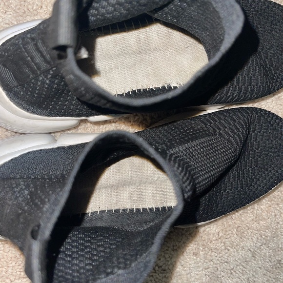 Sneakers - Picture 5 of 7